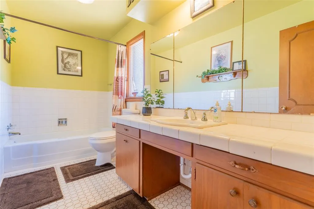 Photo 9 — 1413 Park Avenue, Clinton, OK 73601