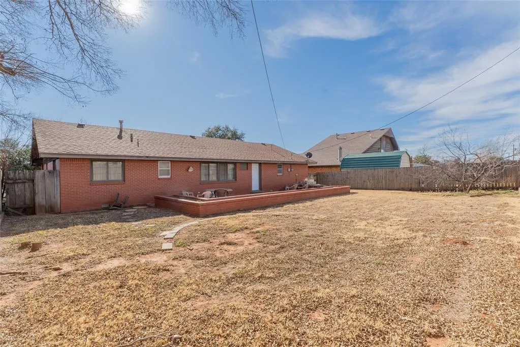 Photo 17 — 1413 Park Avenue, Clinton, OK 73601