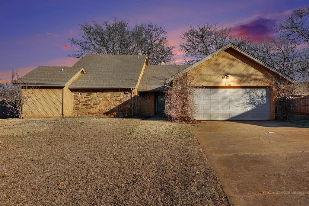 Photo 3 — 12108 Robinwood Place, Oklahoma City, OK 73120