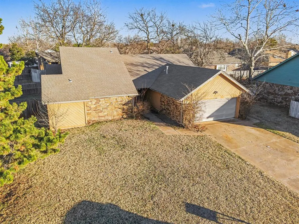 Photo 4 — 12108 Robinwood Place, Oklahoma City, OK 73120