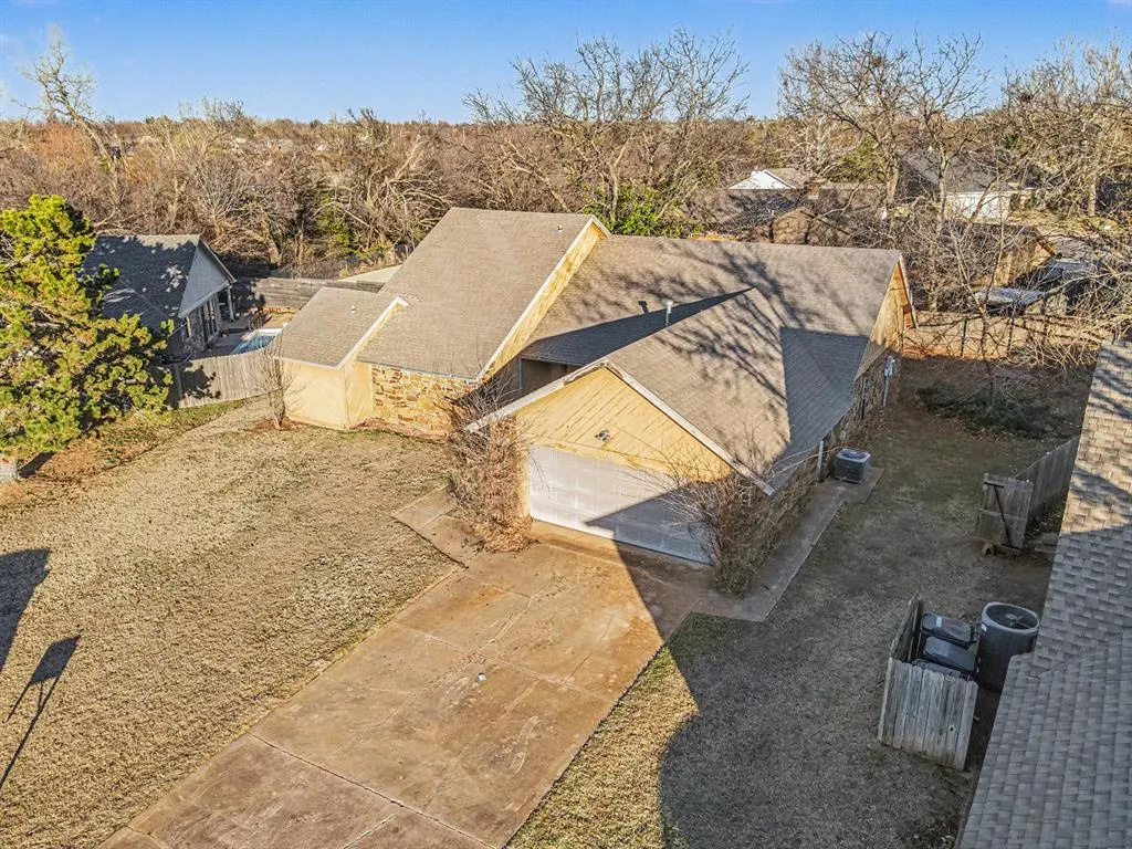 Photo 6 — 12108 Robinwood Place, Oklahoma City, OK 73120
