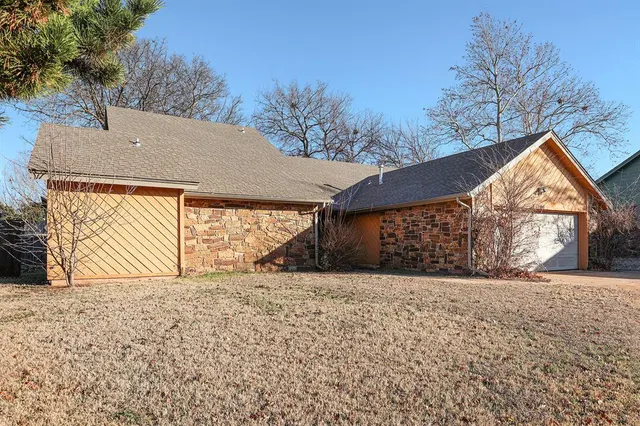 Photo 5 — 12108 Robinwood Place, Oklahoma City, OK 73120