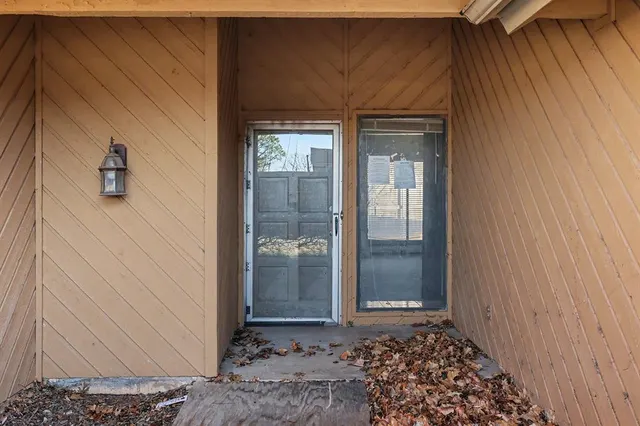 Photo 7 — 12108 Robinwood Place, Oklahoma City, OK 73120