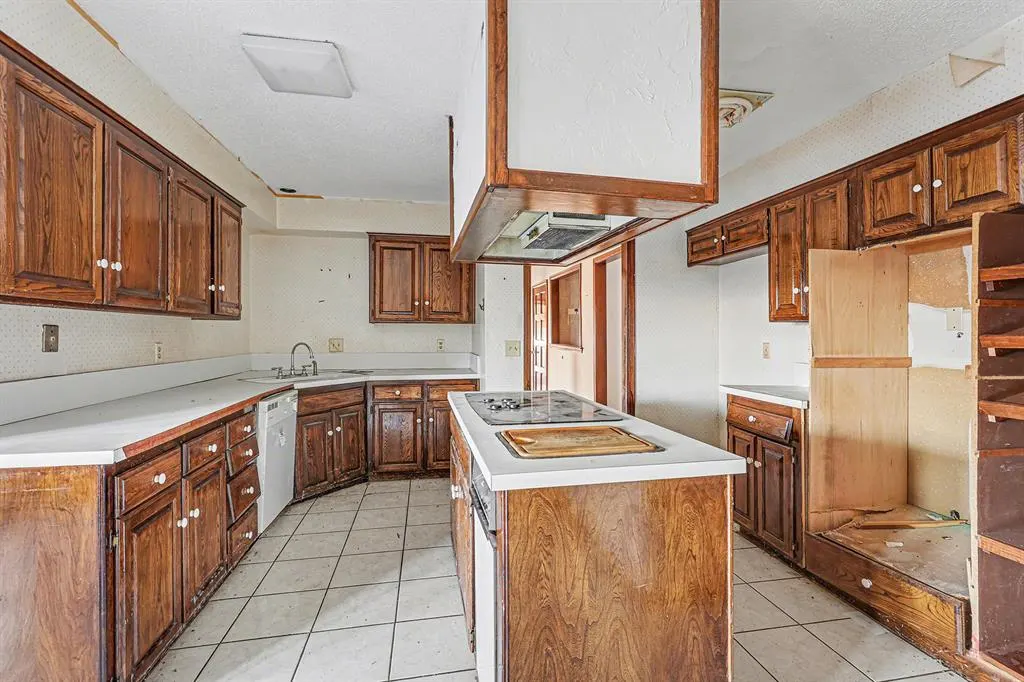 Photo 14 — 12108 Robinwood Place, Oklahoma City, OK 73120