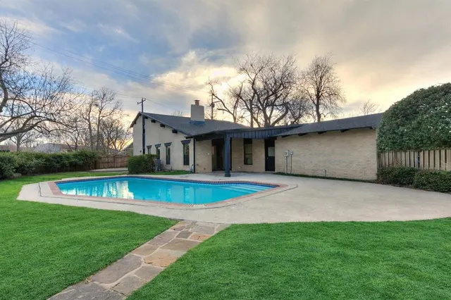 Photo 2 — 2000 Morgan Drive, Norman, OK 73069