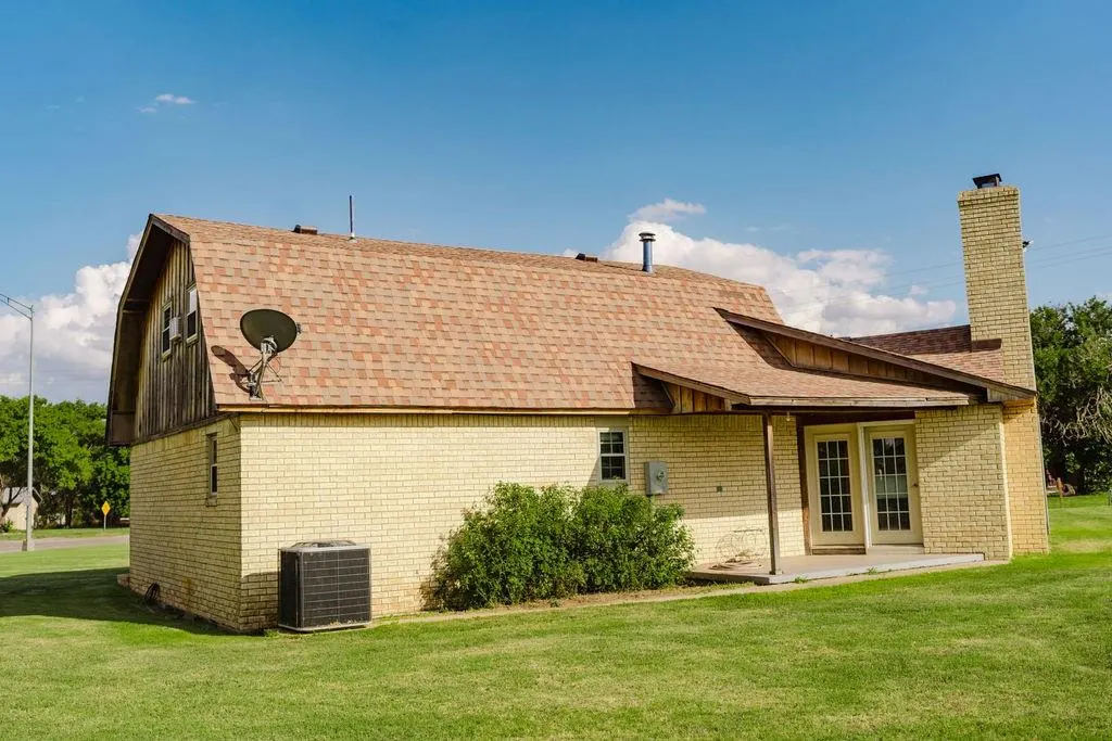 Photo 41 — 503 N Sheb Wooley Avenue, Erick, OK 73645
