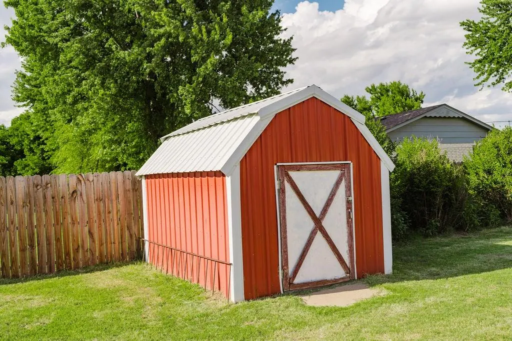 Photo 43 — 503 N Sheb Wooley Avenue, Erick, OK 73645