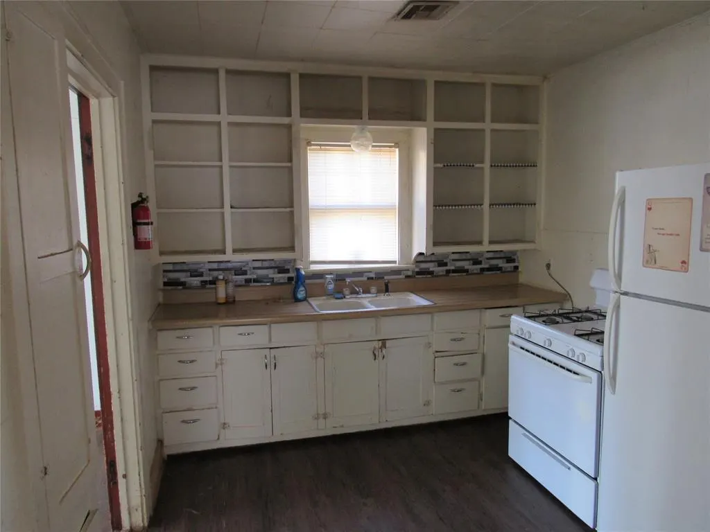 Photo 6 — 1424 N Lee Street, Altus, OK 73521