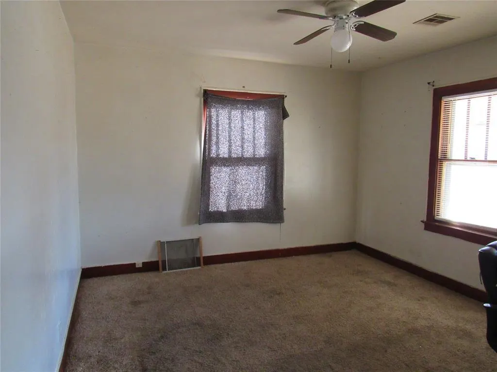 Photo 11 — 1424 N Lee Street, Altus, OK 73521