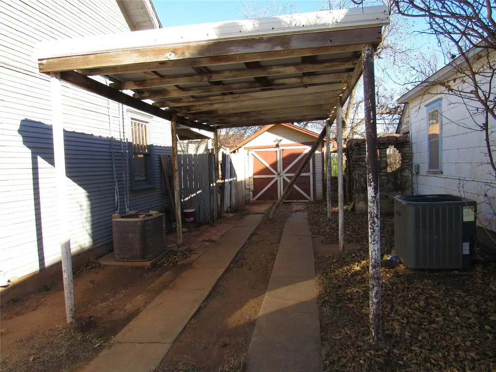 Photo 12 — 1424 N Lee Street, Altus, OK 73521