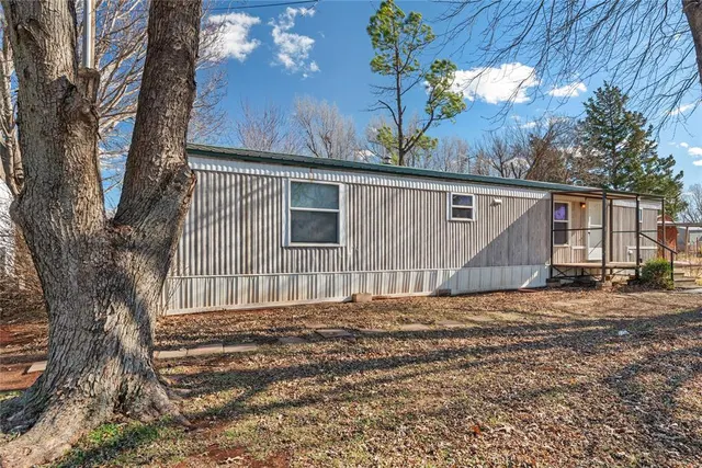 Photo 2 — 723 S 3rd Street, Kingfisher, OK 73750