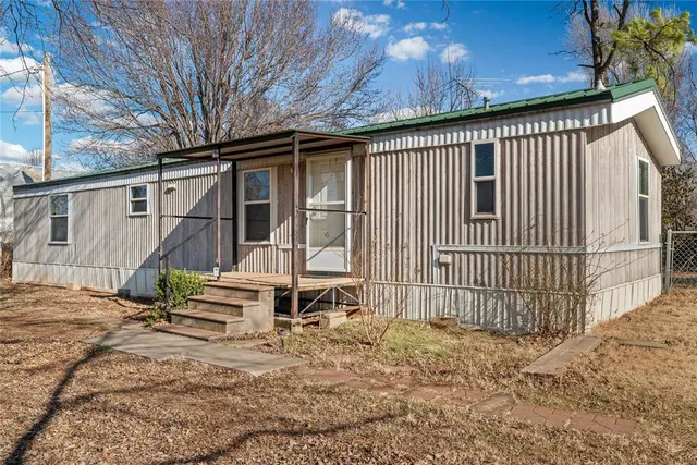 Photo 3 — 723 S 3rd Street, Kingfisher, OK 73750