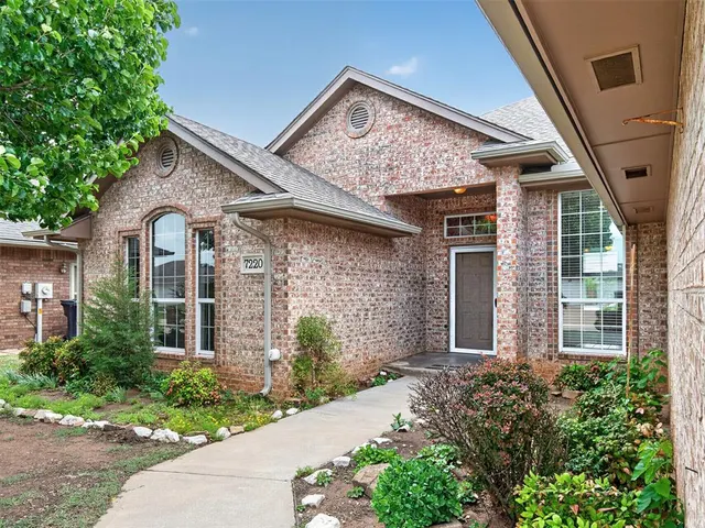 Photo 2 — 7220 Green Meadow Lane, Oklahoma City, OK 73132