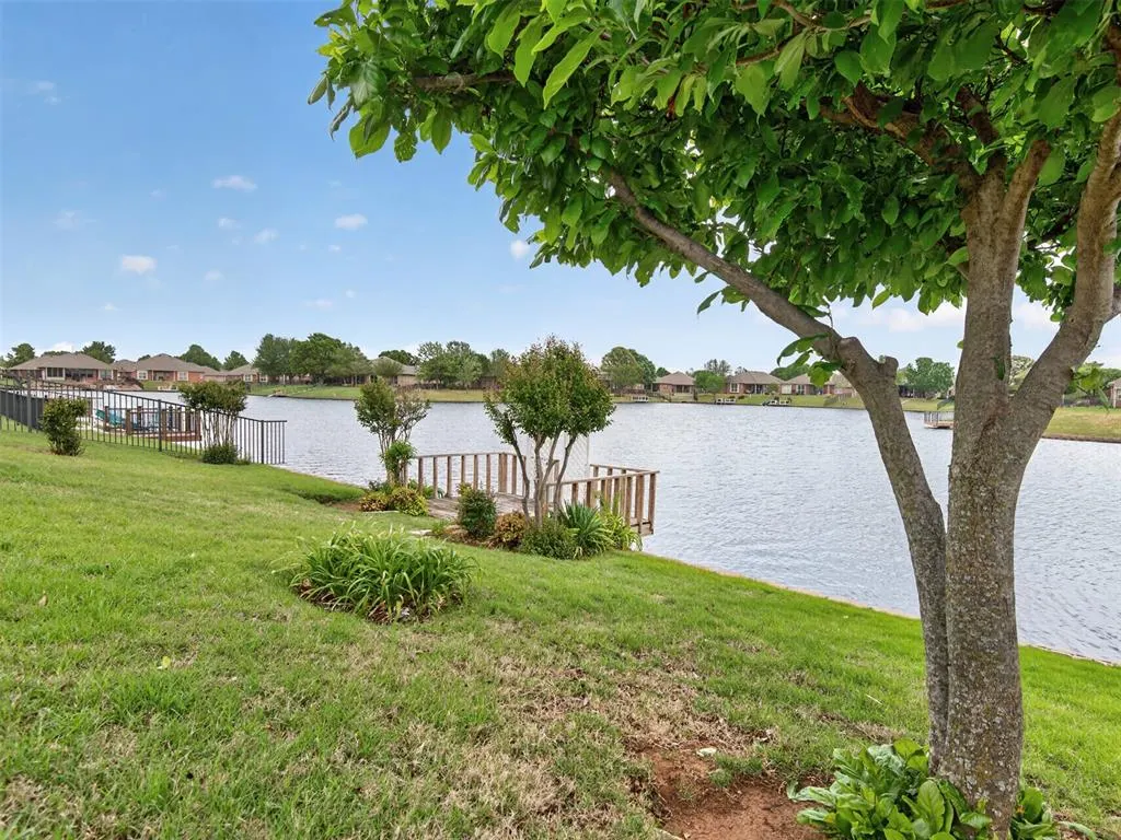 Photo 4 — 7220 Green Meadow Lane, Oklahoma City, OK 73132