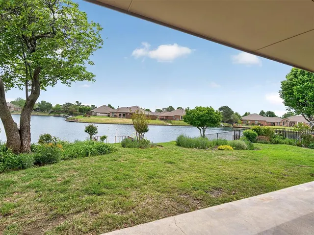 Photo 5 — 7220 Green Meadow Lane, Oklahoma City, OK 73132
