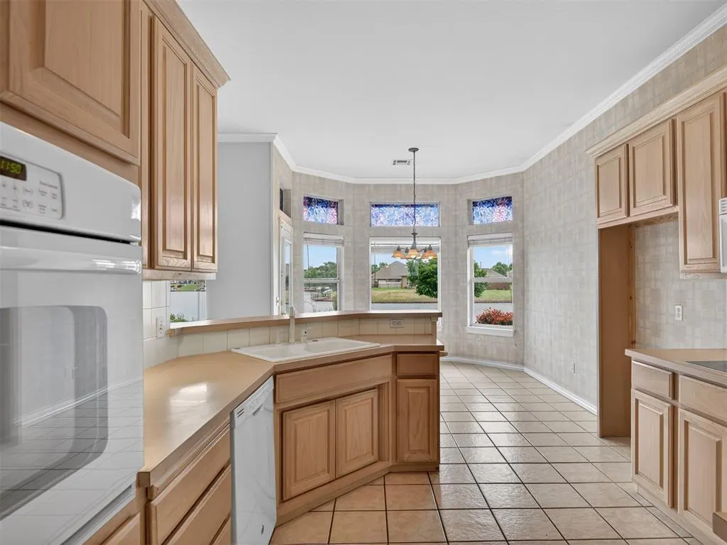 Photo 14 — 7220 Green Meadow Lane, Oklahoma City, OK 73132