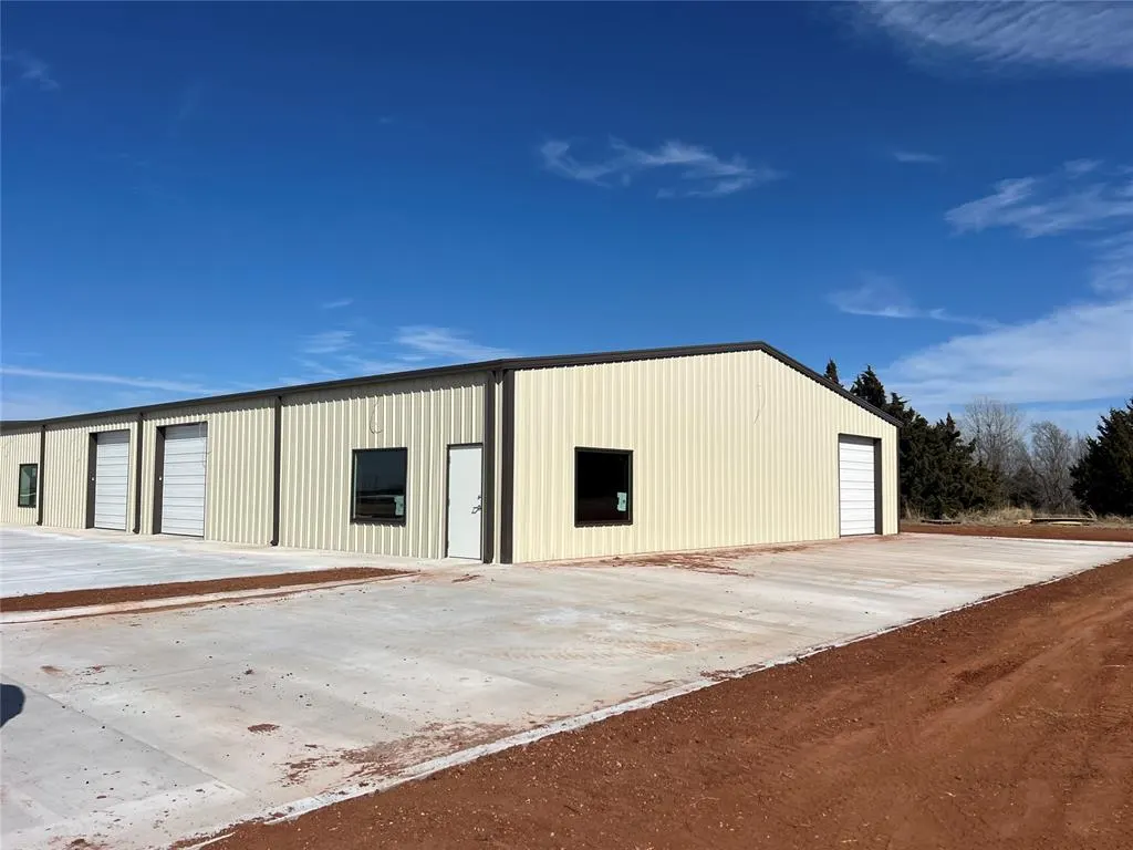 Photo 2 — 500 S Symes Lane, Mustang, OK 73064