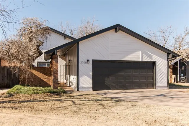 Photo 2 — 12205 Cork Road, Oklahoma City, OK 73162