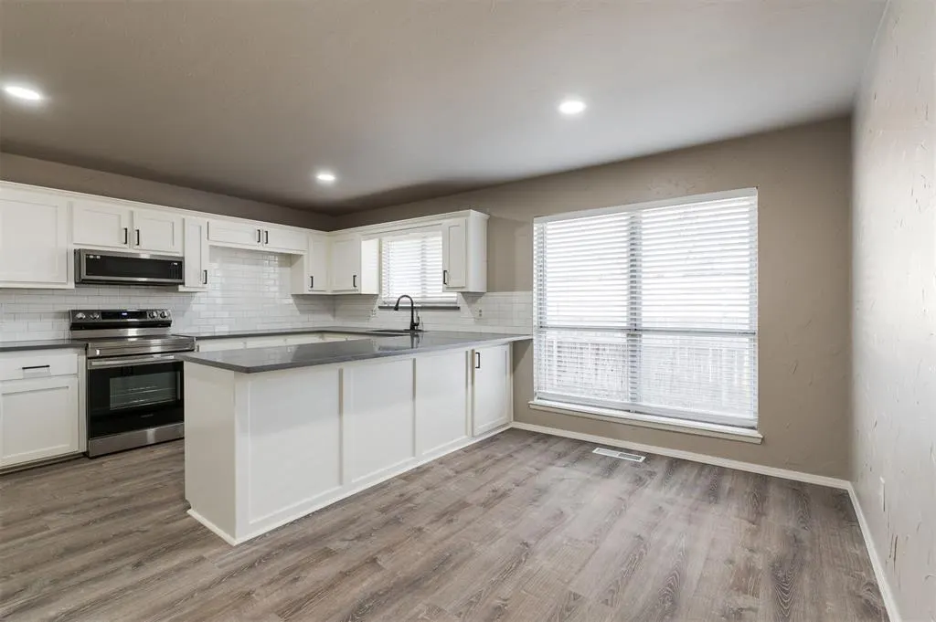 Photo 15 — 12205 Cork Road, Oklahoma City, OK 73162
