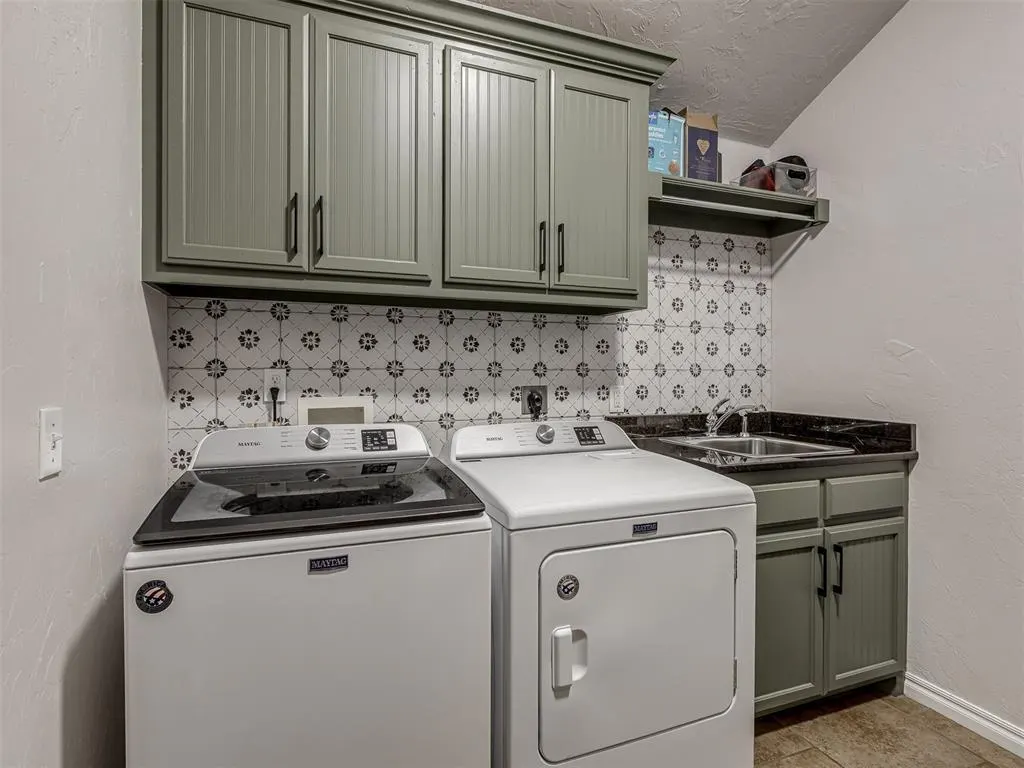 Photo 10 — 3209 SE 33rd Street, Moore, OK 73160