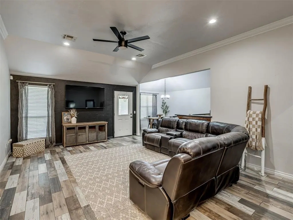 Photo 3 — 3209 SE 33rd Street, Moore, OK 73160