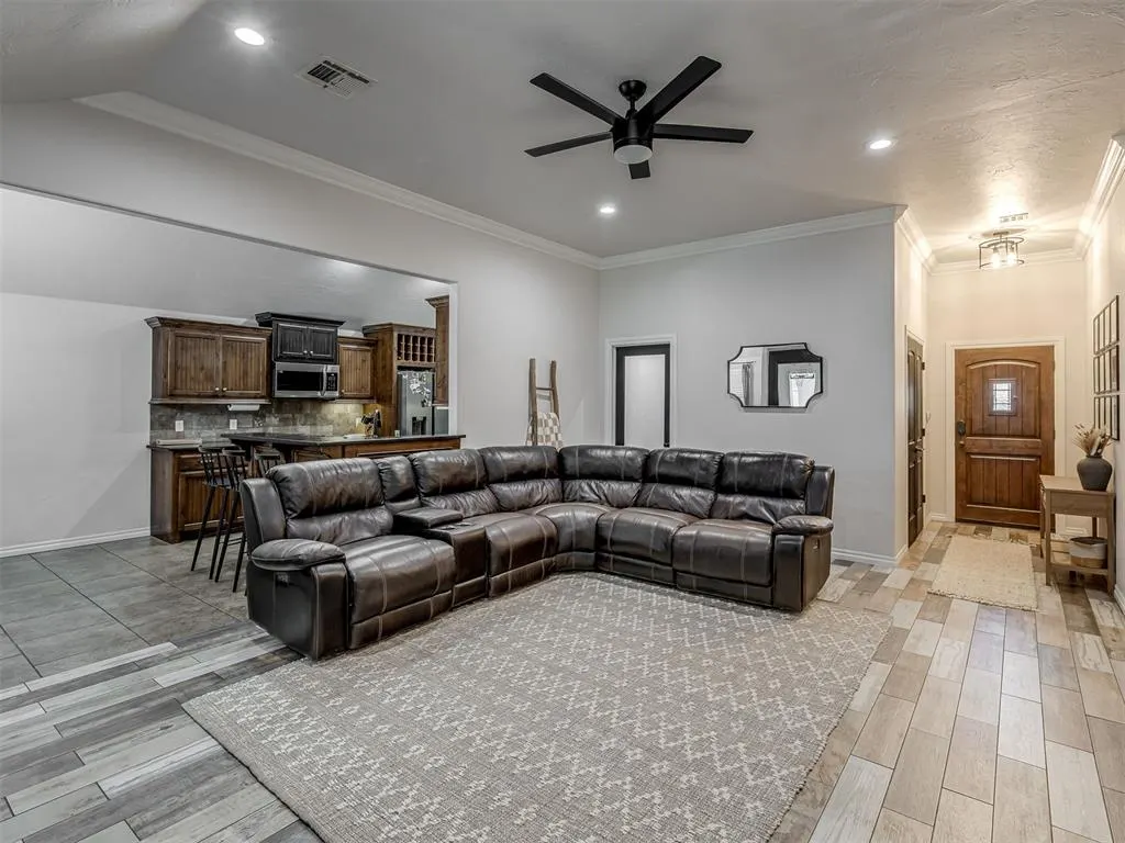 Photo 11 — 3209 SE 33rd Street, Moore, OK 73160