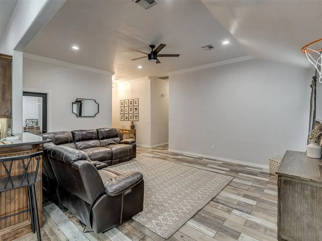 Photo 12 — 3209 SE 33rd Street, Moore, OK 73160