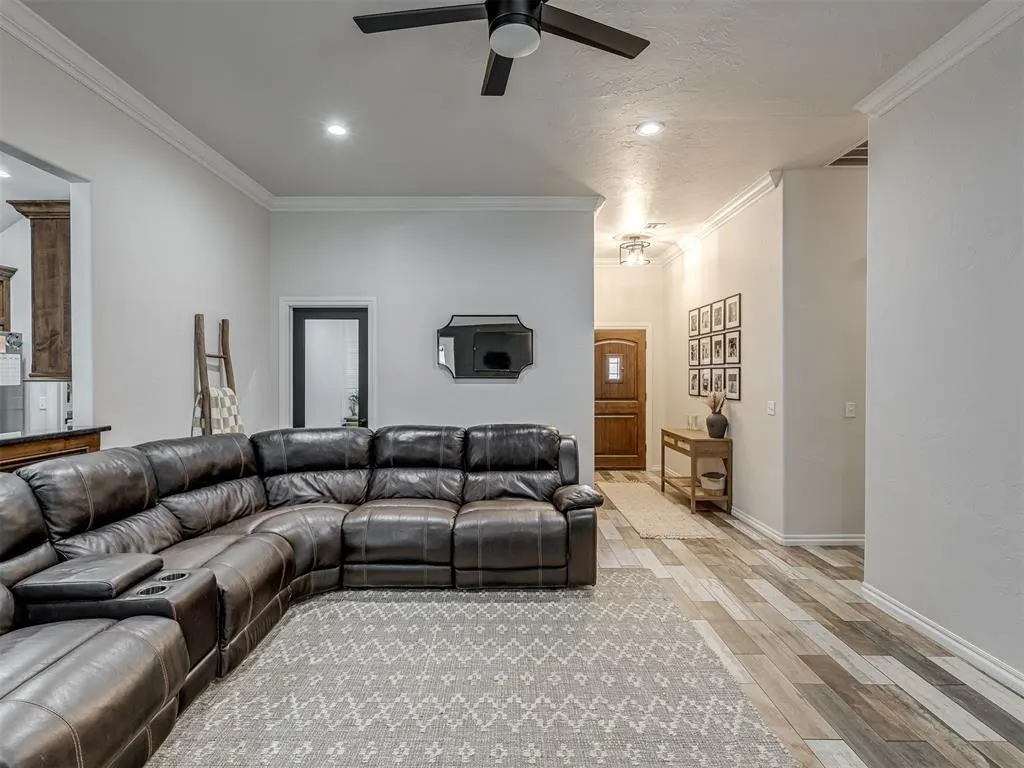 Photo 13 — 3209 SE 33rd Street, Moore, OK 73160