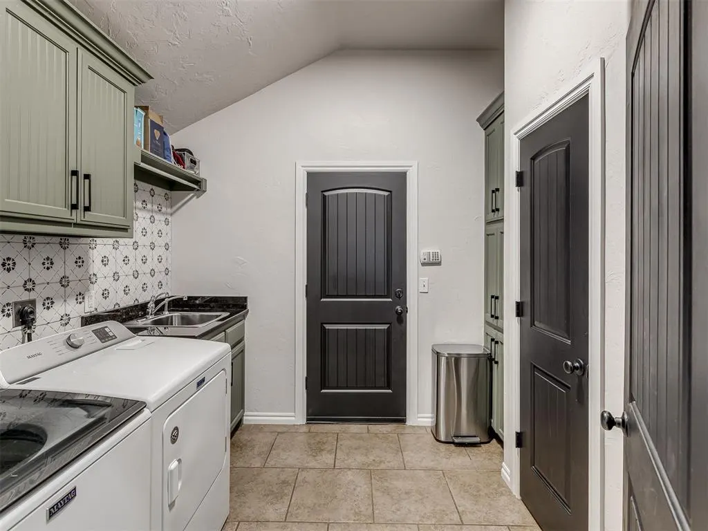 Photo 39 — 3209 SE 33rd Street, Moore, OK 73160