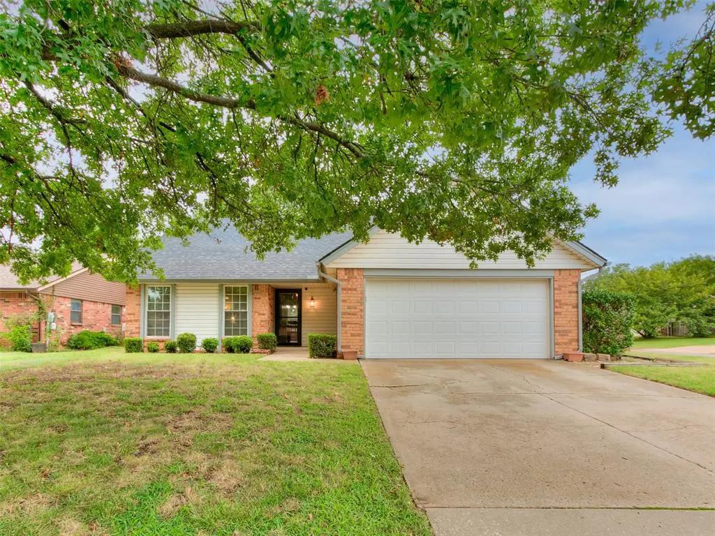 Photo 2 — 805 Mallard Avenue, Edmond, OK 73003