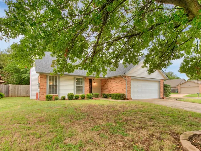 Photo 3 — 805 Mallard Avenue, Edmond, OK 73003