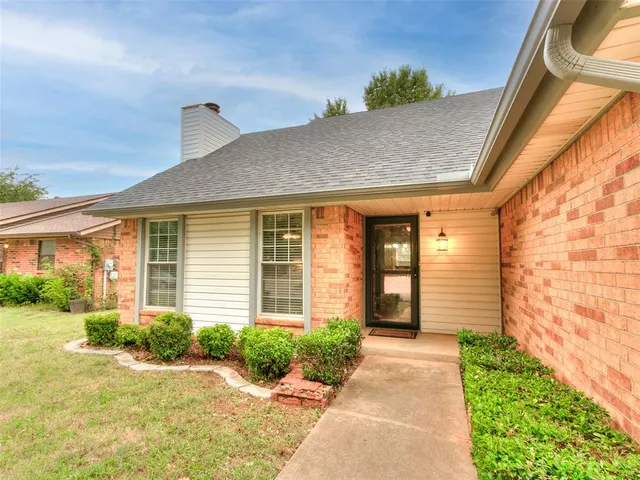 Photo 4 — 805 Mallard Avenue, Edmond, OK 73003