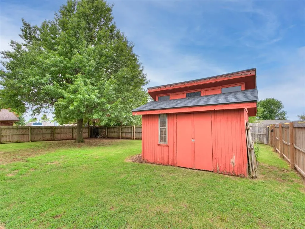 Photo 6 — 805 Mallard Avenue, Edmond, OK 73003