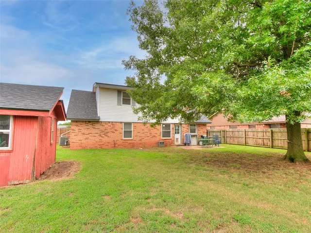 Photo 7 — 805 Mallard Avenue, Edmond, OK 73003