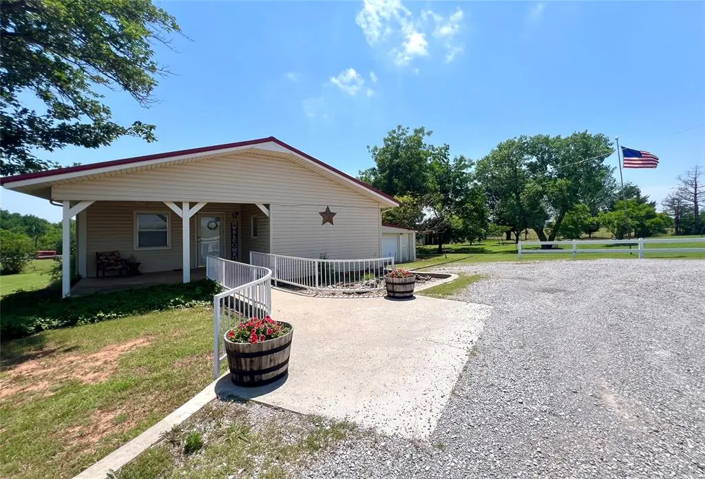 Front exterior — 416 E Quail Road, Chickasha, OK 73018
