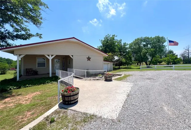 Front exterior — 416 E Quail Road, Chickasha, OK 73018