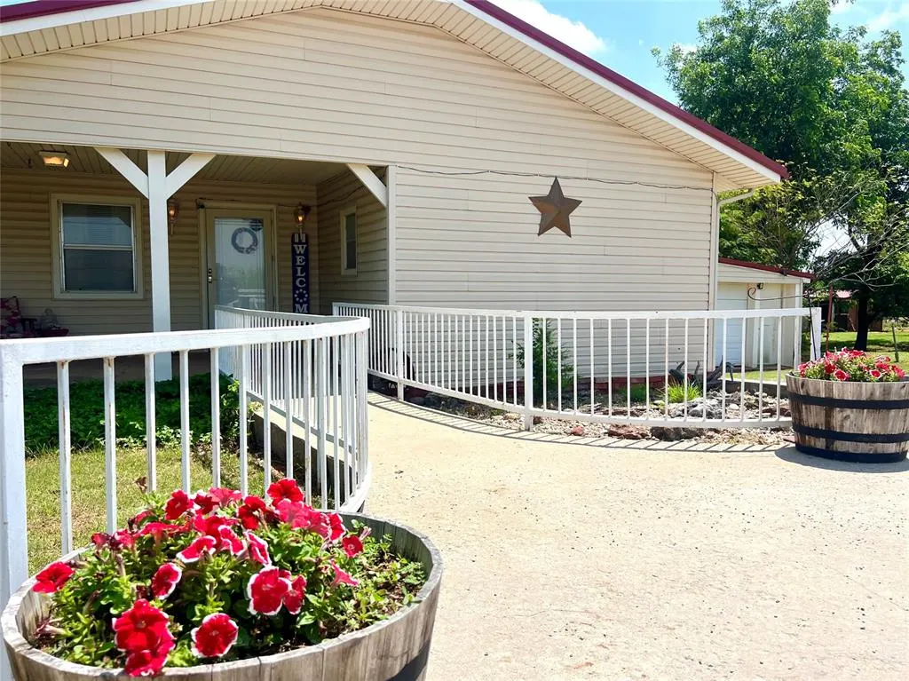 Photo 2 — 416 E Quail Road, Chickasha, OK 73018
