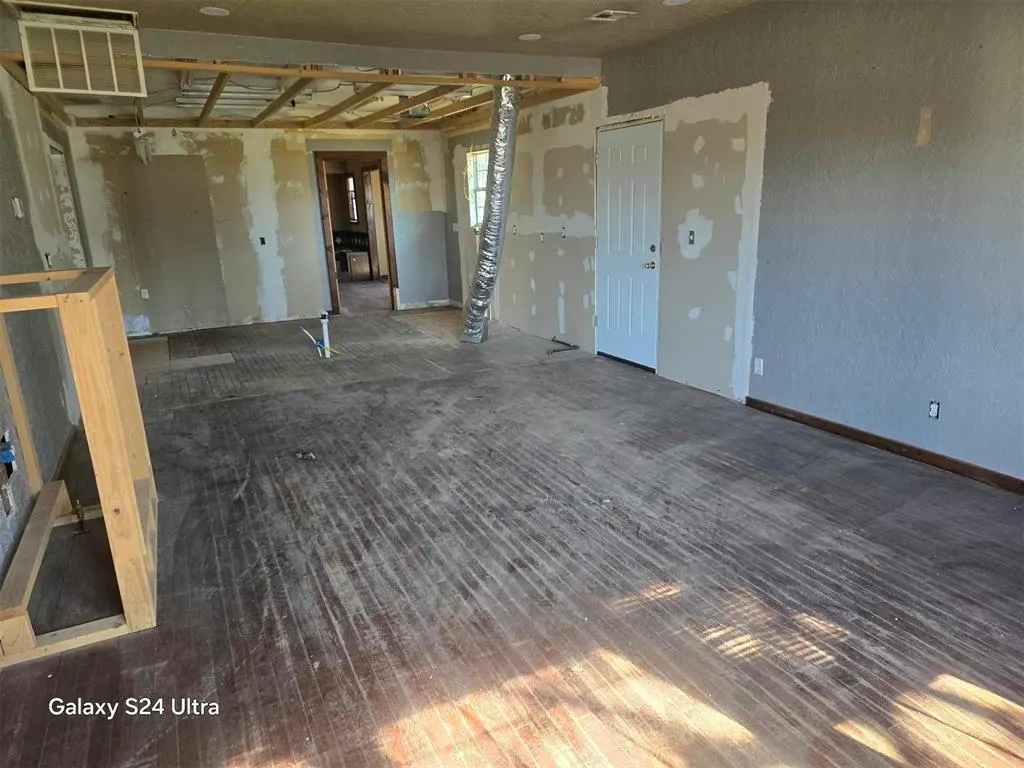 Photo 5 — 201 E 4th Street, Cement, OK 73017