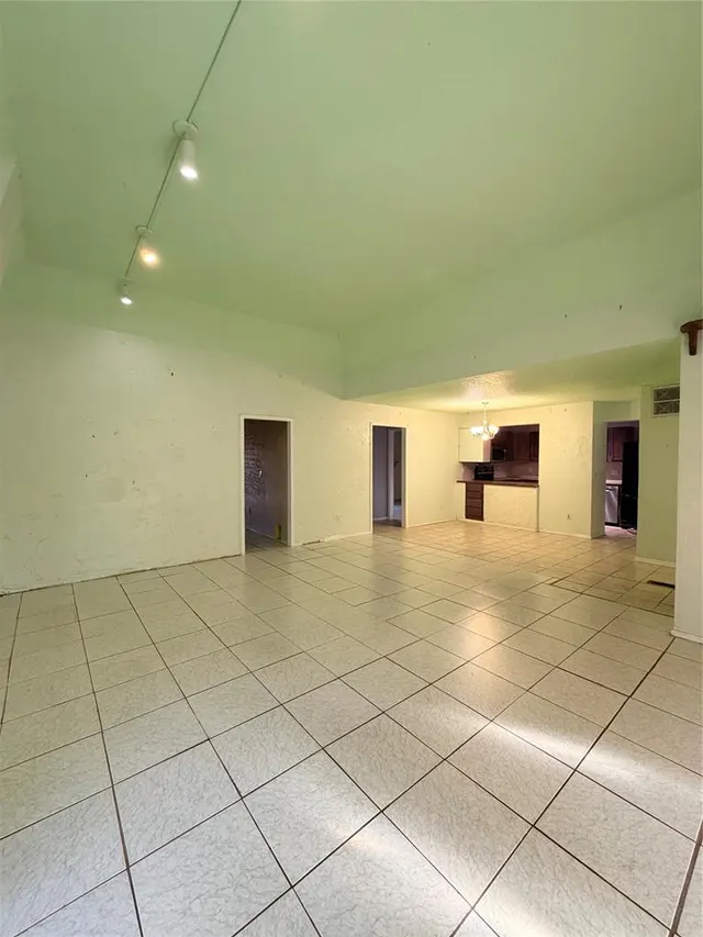 Photo 4 — 4056 NW 36th Street, Oklahoma City, OK 73112
