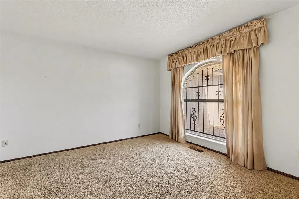 Photo 12 — 11209 Bel Air Place, Oklahoma City, OK 73120