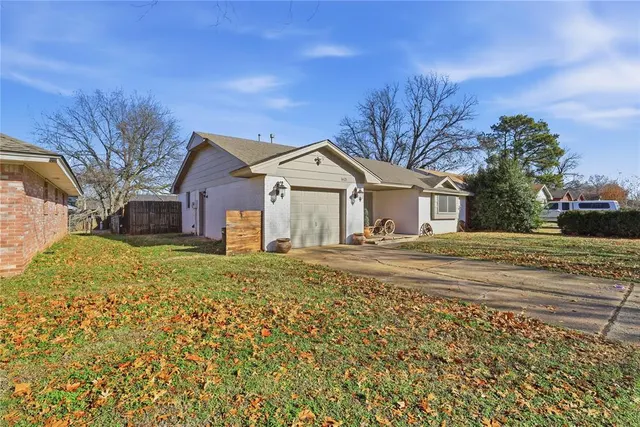 Photo 4 — 1621 Chamblee Drive, Norman, OK 73071