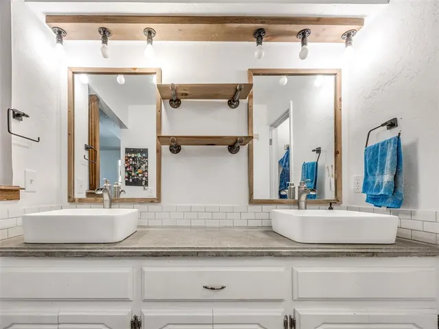 Photo 3 — 6517 Dulane Circle, Oklahoma City, OK 73132