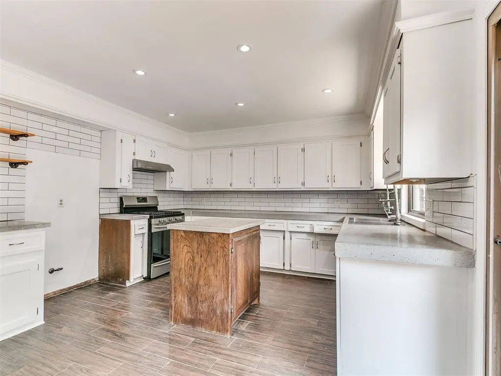 Photo 2 — 6517 Dulane Circle, Oklahoma City, OK 73132