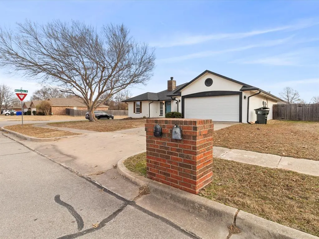 Photo 2 — 1701 Sumac Drive, Norman, OK 73071