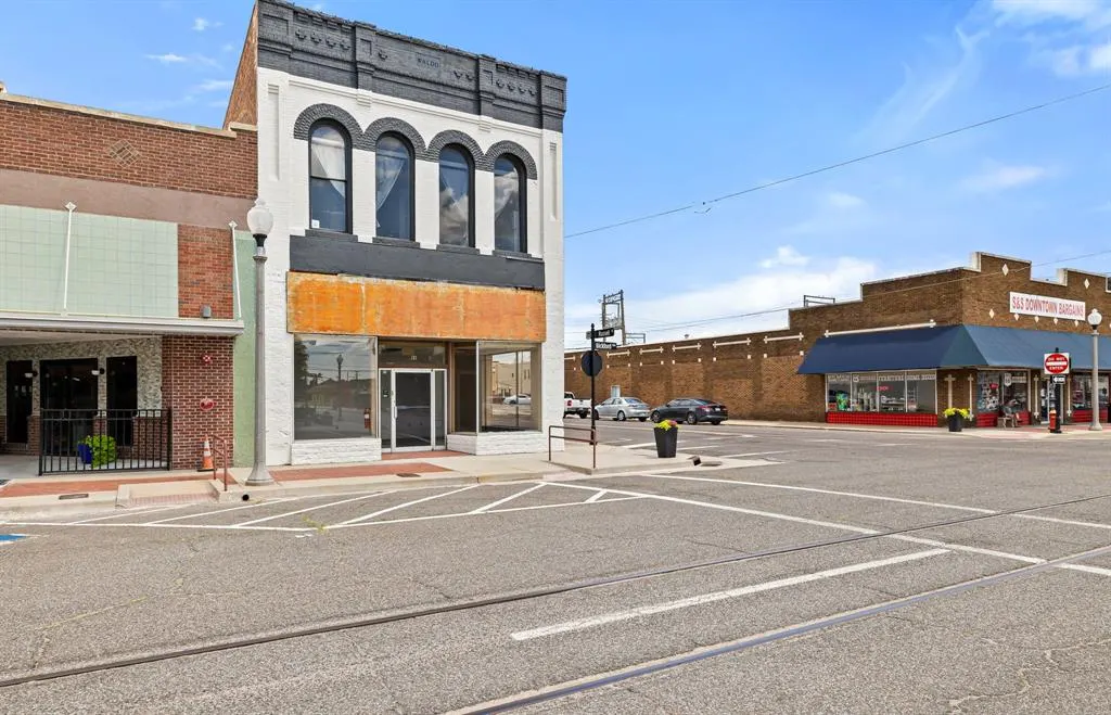 Photo 3 — 121 S Bickford Avenue, El Reno, OK 73036