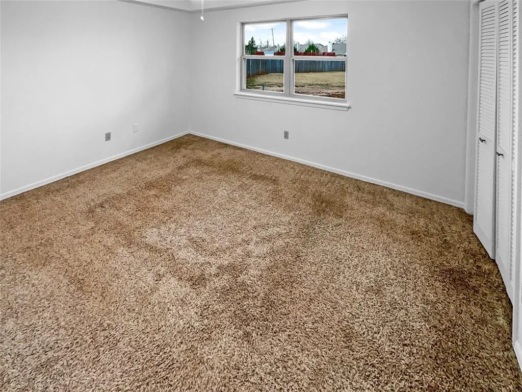 Photo 4 — 10217 S Hillcrest Drive, Oklahoma City, OK 73159