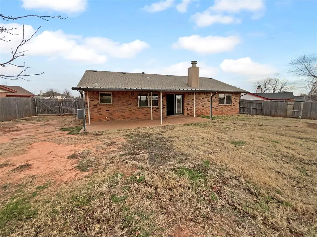Photo 5 — 10217 S Hillcrest Drive, Oklahoma City, OK 73159