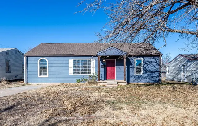 Front exterior — 631 W 10th Street, Cordell, OK 73632