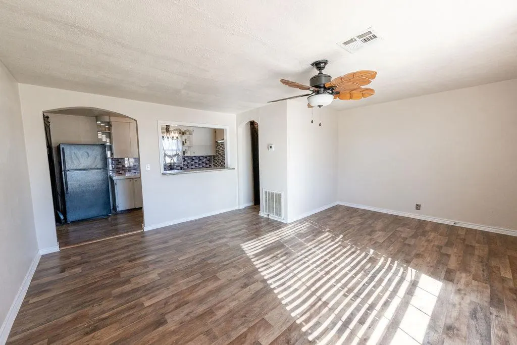 Photo 4 — 631 W 10th Street, Cordell, OK 73632