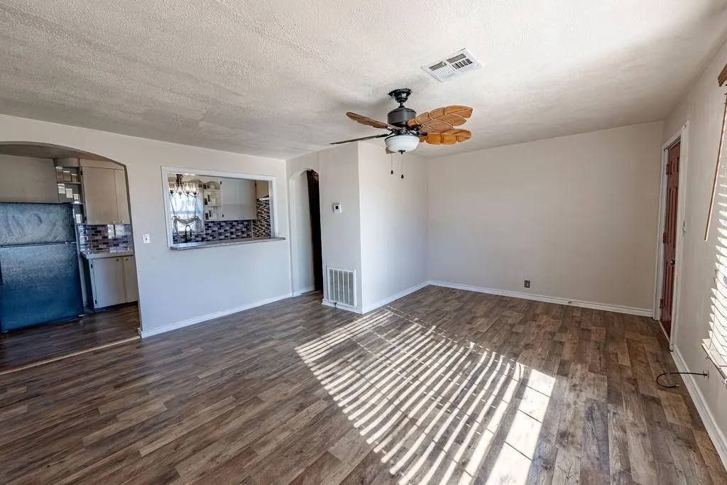 Photo 5 — 631 W 10th Street, Cordell, OK 73632